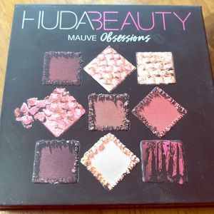 Huda Beauty Mauve Obsessions Eyeshadow Palette